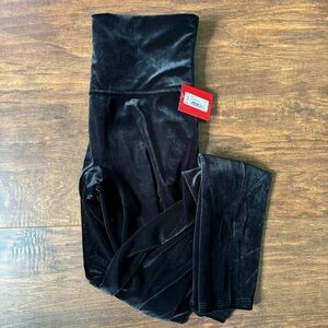 NWT Spanx Velvet Leggings Size Medium